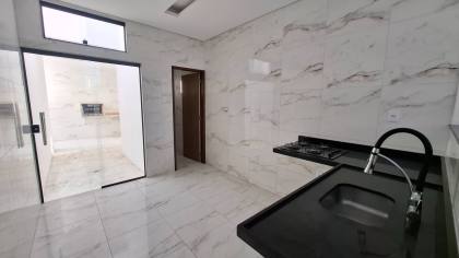 Casa à venda, em condomínio fechado, com 3 quartos, sendo 1 suíte em Campina Grande