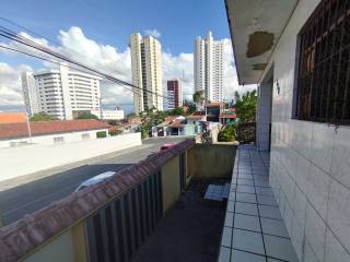 Casa à venda, com 6 quartos e terreno grande, na Bela Vista, em Campina Grande