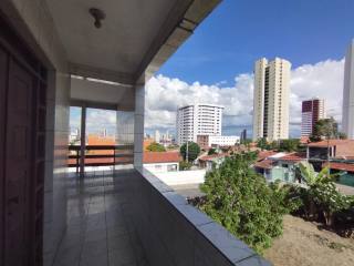 Casa à venda, com 6 quartos e terreno grande, na Bela Vista, em Campina Grande