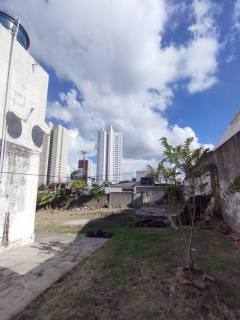 Casa à venda, com 6 quartos e terreno grande, na Bela Vista, em Campina Grande