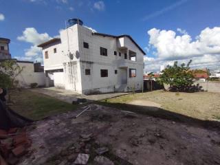 Casa à venda, com 6 quartos e terreno grande, na Bela Vista, em Campina Grande