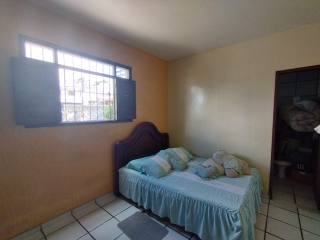 Casa à venda, com 6 quartos e terreno grande, na Bela Vista, em Campina Grande