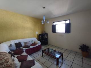 Casa à venda, com 6 quartos e terreno grande, na Bela Vista, em Campina Grande