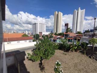 Casa à venda, com 6 quartos e terreno grande, na Bela Vista, em Campina Grande