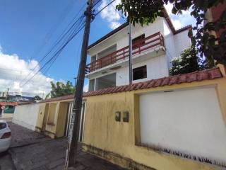 Casa à venda, com 6 quartos e terreno grande, na Bela Vista, em Campina Grande