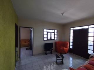 Casa à venda, com 6 quartos e terreno grande, na Bela Vista, em Campina Grande