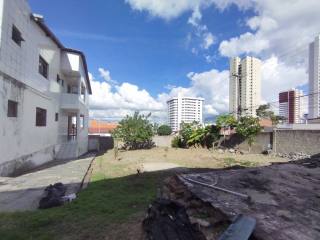 Casa à venda, com 6 quartos e terreno grande, na Bela Vista, em Campina Grande
