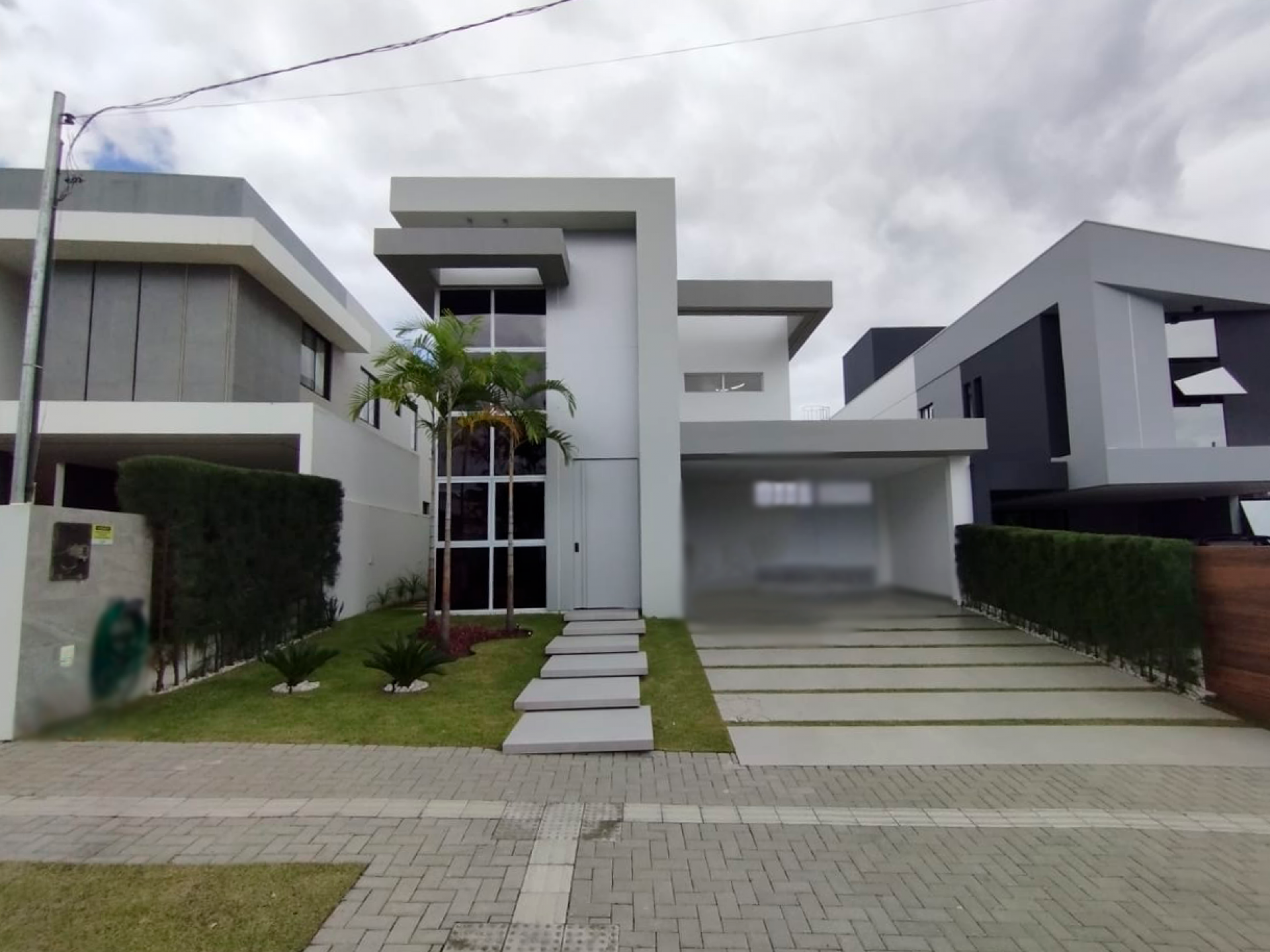 Casa à venda, em condomínio fechado com 4 quartos, sendo 4 suítes em Campina Grande