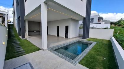 Casa de Condomínio à venda com 4 quartos, sendo 3 suítes no Terras Alphaville