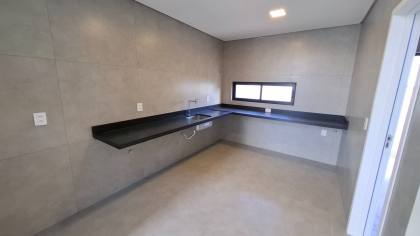 Casa de Condomínio à venda com 4 quartos, sendo 3 suítes no Terras Alphaville