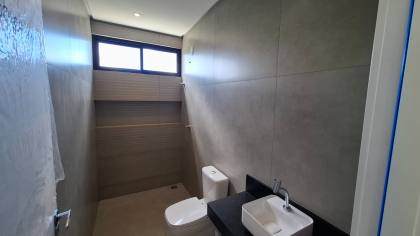 Casa de Condomínio à venda com 4 quartos, sendo 3 suítes no Terras Alphaville