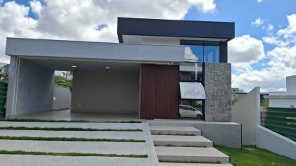 Casa de Condomínio à venda com 4 quartos, sendo 3 suítes no Terras Alphaville