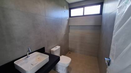 Casa de Condomínio à venda com 4 quartos, sendo 3 suítes no Terras Alphaville