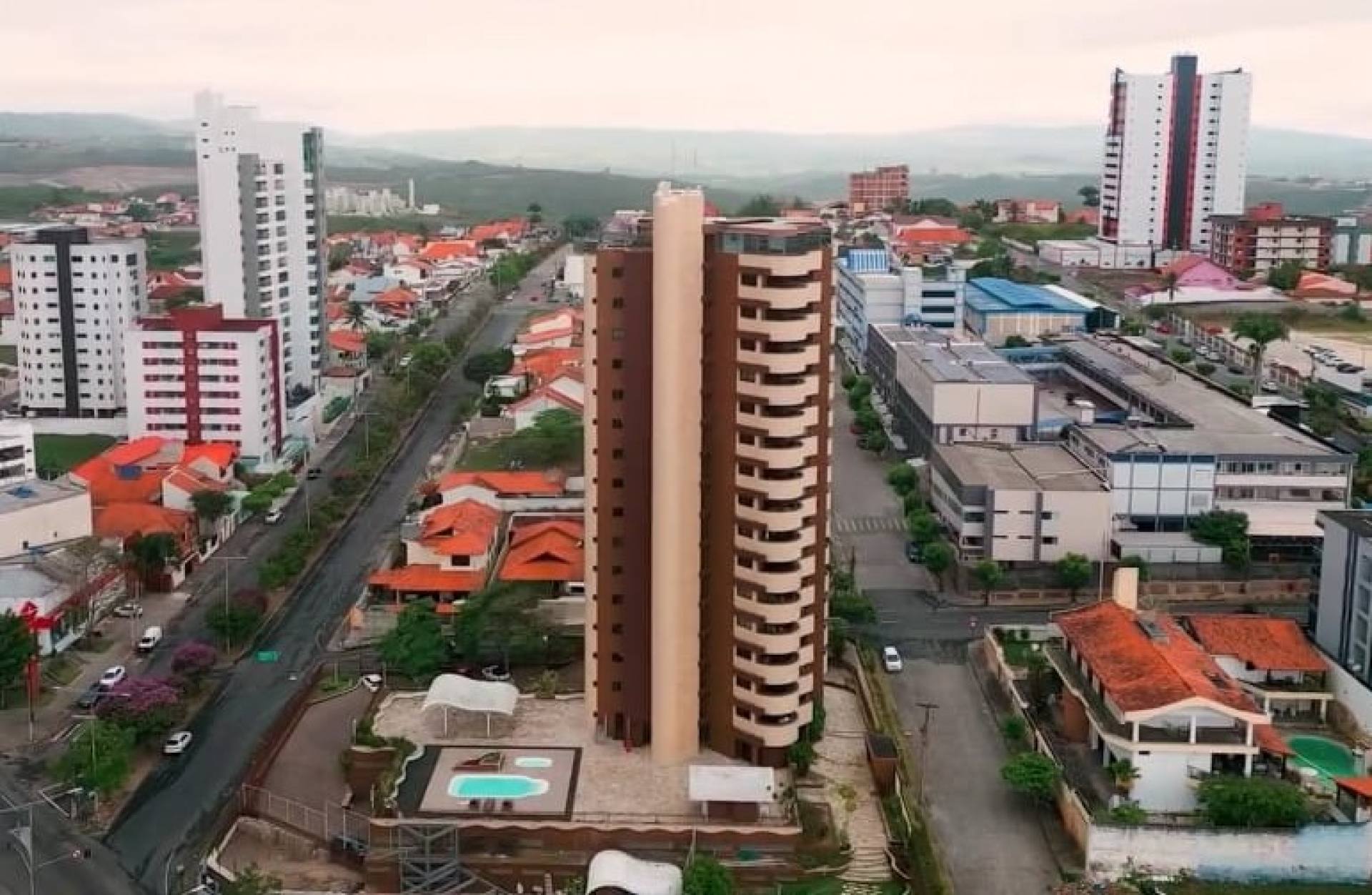 Apartamento à venda com 4 quartos, sendo 4 suítes no bairro Alto Branco em Campina Grande