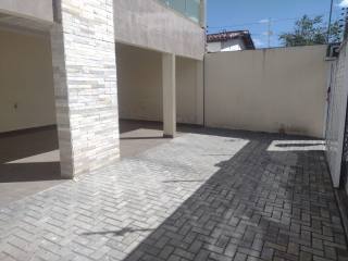 Casa à venda com 5 quartos, sendo 2 suítes, no bairro Malvinas em Campina Grande