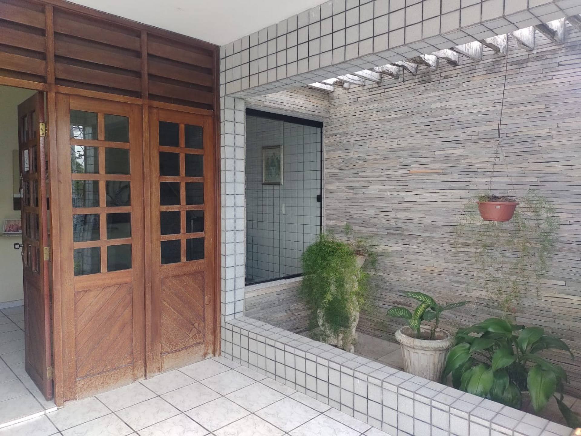 Casa à venda com 5 quartos 2 suítes no bairro Catolé em Campina Grande