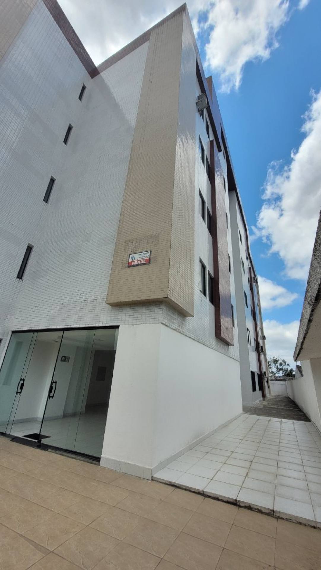 Apartamento à venda com 2 quartos, sendo 1 suíte, no bairro São José em Campina Grande