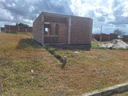 Terreno plano à venda na Vila Maria da Luz, a 7km de Campina Grande