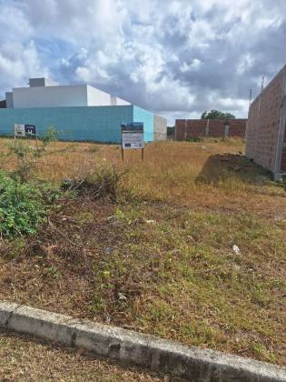 Terreno plano à venda na Vila Maria da Luz, a 7km de Campina Grande