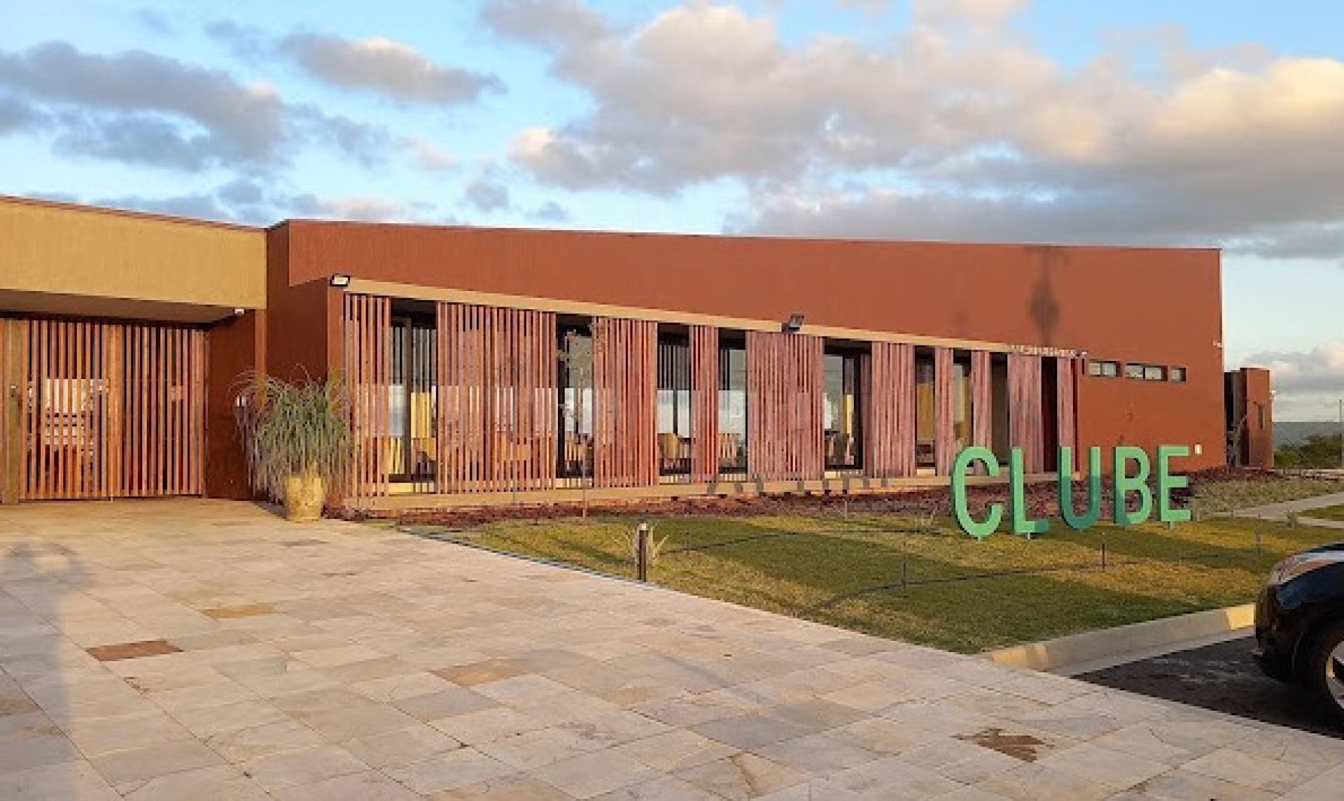 Terreno à venda em condomínio fechado