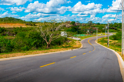 Lote de Terreno no Condomínio Fechado Campos do Conde, em Campina Grande