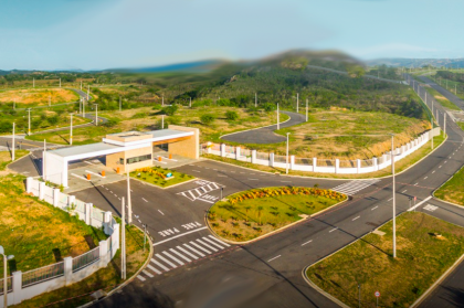 Lote de Terreno no Condomínio Fechado Campos do Conde, em Campina Grande