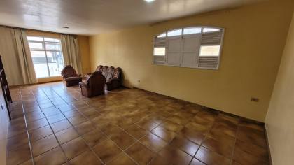 Casa residencial ou comercial para locação com 4 quartos, sendo 2 suítes no bairro Santo Antônio em Campina Grande