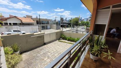 Casa residencial ou comercial para locação com 4 quartos, sendo 2 suítes no bairro Santo Antônio em Campina Grande