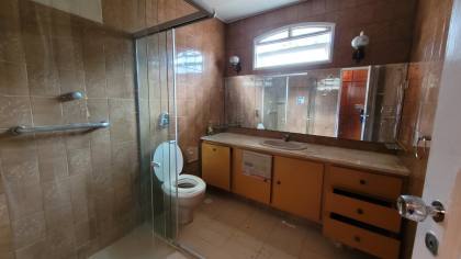 Casa residencial ou comercial para locação com 4 quartos, sendo 2 suítes no bairro Santo Antônio em Campina Grande