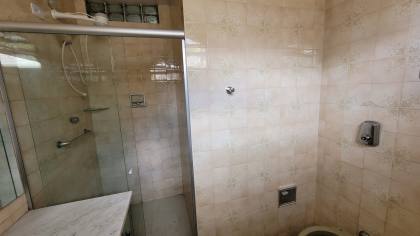 Casa residencial ou comercial para locação com 4 quartos, sendo 2 suítes no bairro Santo Antônio em Campina Grande