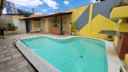 Casa residencial ou comercial para locação com 4 quartos, sendo 2 suítes no bairro Santo Antônio em Campina Grande