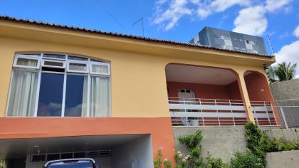 Casa residencial ou comercial para locação com 4 quartos, sendo 2 suítes no bairro Santo Antônio em Campina Grande