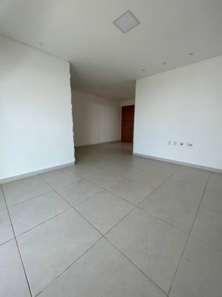 Apartamento à venda com 3 quartos, sendo 1 suíte, no Centro em Campina Grande