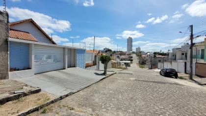 Casa à venda com 3 quartos, sendo 3 suítes no bairro Alto Branco em Campina Grande