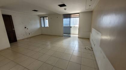 Apartamento à venda com 4 quartos, sendo 2 suítes no bairro Catolé em Campina Grande