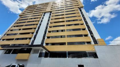 Apartamento à venda com 4 quartos, sendo 2 suítes no bairro Catolé em Campina Grande