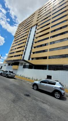 Apartamento à venda com 4 quartos, sendo 2 suítes no bairro Catolé em Campina Grande