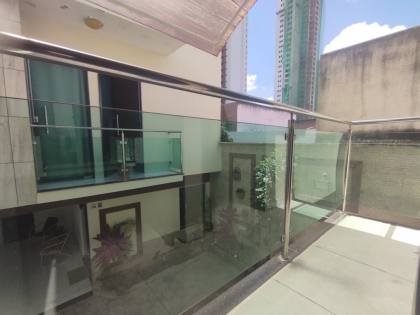 Casa duplex à venda com 3 quartos, sendo 1 suíte no bairro Mirante em Campina Grande