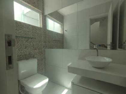 Casa duplex à venda com 3 quartos, sendo 1 suíte no bairro Mirante em Campina Grande