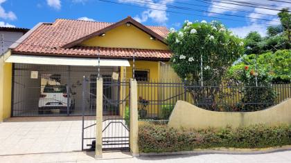 Casa à venda com 3 quartos, sendo 1 suíte, no bairro Jardim Paulistano em Campina Grande