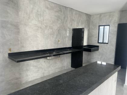 Casa à venda com 3 quartos, sendo 1 suíte, no bairro Alto Branco em Campina Grande