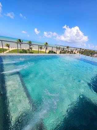 Apartamento à venda com 3 suítes, a beira-mar de Cabo Branco