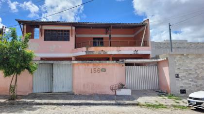 Casa à venda com 4 quartos, sendo 4 suítes no bairro Centenário em Campina Grande