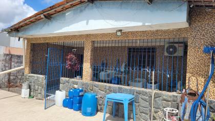 Casa à venda com 4 quartos, sendo 4 suítes no bairro Centenário em Campina Grande