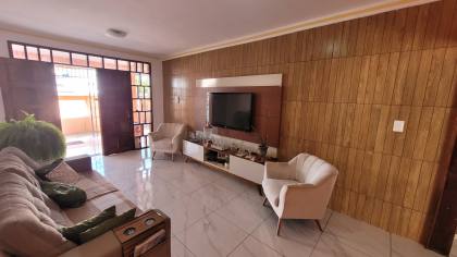 Casa à venda com 4 quartos, sendo 4 suítes no bairro Centenário em Campina Grande