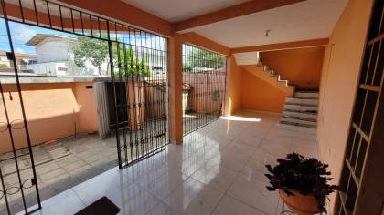 Casa à venda com 4 quartos, sendo 4 suítes no bairro Centenário em Campina Grande