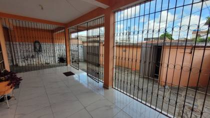 Casa à venda com 4 quartos, sendo 4 suítes no bairro Centenário em Campina Grande