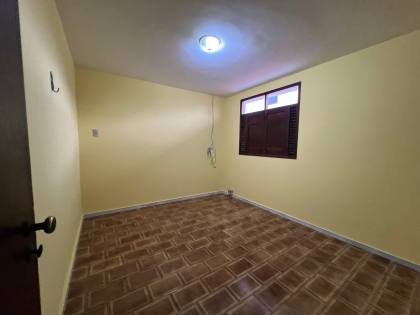 Casa à venda com 3 quartos, sendo 1 suíte no bairro Jardim Tavares em Campina Grande