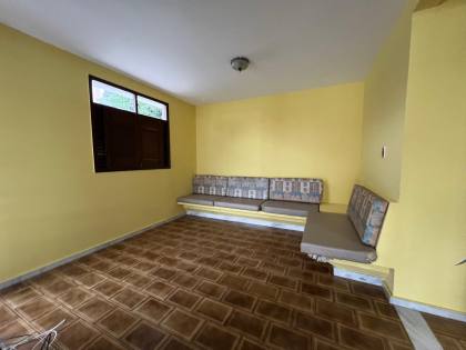 Casa à venda com 3 quartos, sendo 1 suíte no bairro Jardim Tavares em Campina Grande