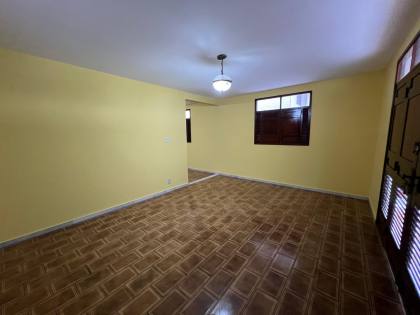 Casa à venda com 3 quartos, sendo 1 suíte no bairro Jardim Tavares em Campina Grande